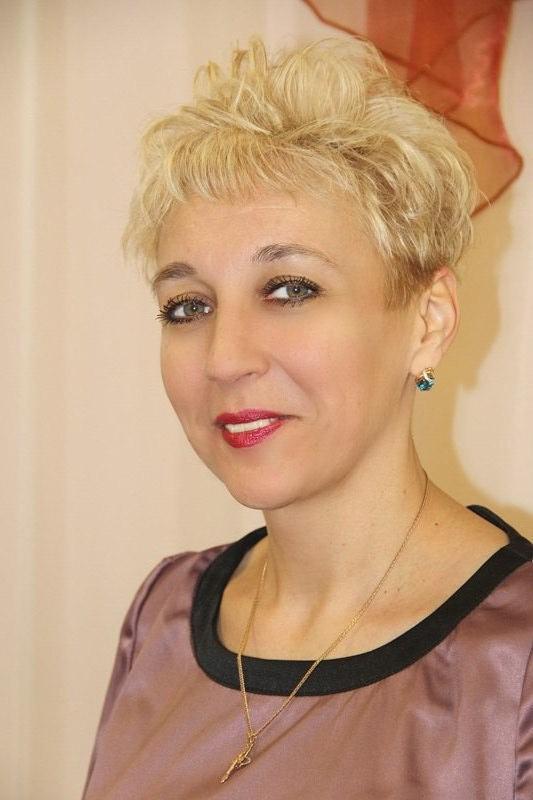 Музыкальный руководитель Епифанова Элен Викторовна.